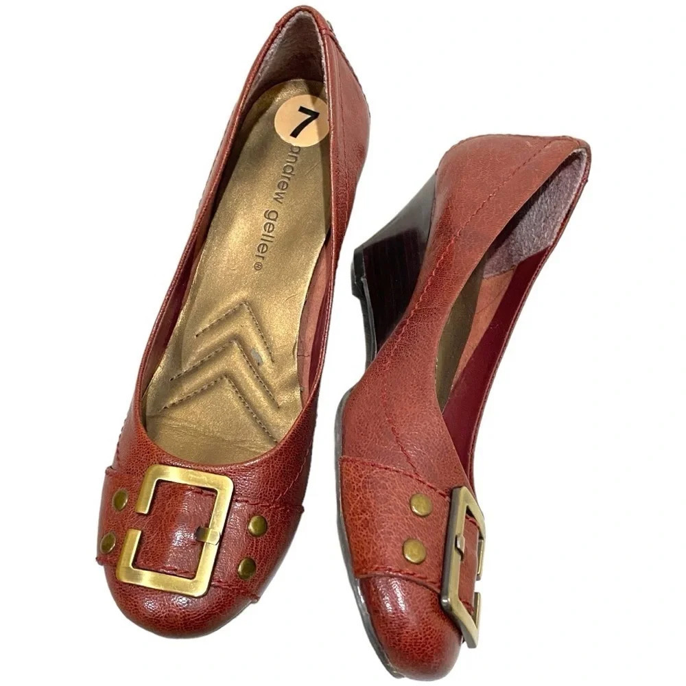 Andrew Geller NWOT Size 7 Reddish Brown with antiques Gold Buckle WEDGE Heel 2.5 - Picture 6 of 16